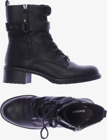 Graceland top black boots