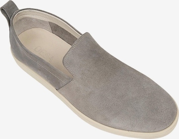 Desa - Zapatillas en gris: frente