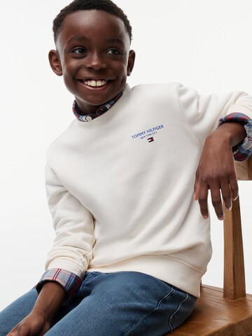 TOMMY HILFIGER Sweatshirt 'Essential' in Weiß