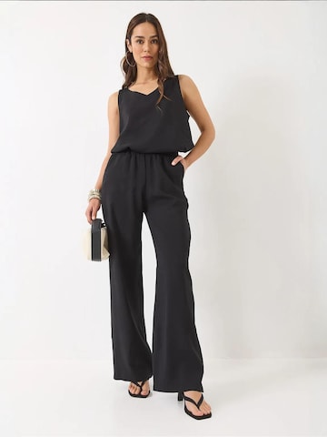 Completo pantalone di Bianco Lucci in nero