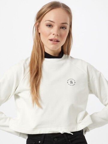 ABOUT YOU x GNTM Sweatshirt 'Xenia' in White: front