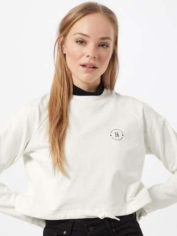 Sweat-shirt 'Xenia' ABOUT YOU x GNTM en blanc : devant