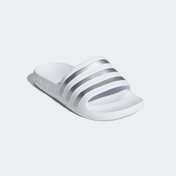 ADIDAS PERFORMANCE - Zapatos para playa y agua 'Adilette Aqua' en blanco