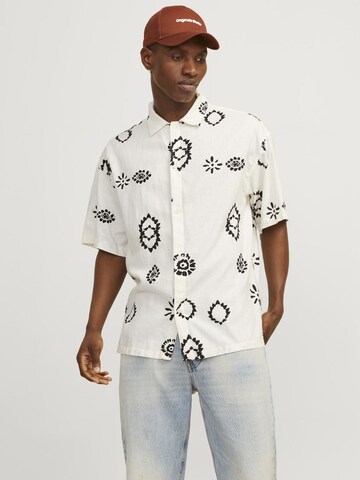 Coupe regular Chemise 'JORNoto' JACK & JONES en blanc : devant