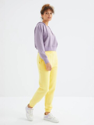 Tommy Life Regular Workout Pants 'Jogginghose' in Yellow: front