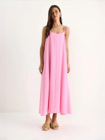 Bianco Lucci - Vestido de verão em rosa: frente