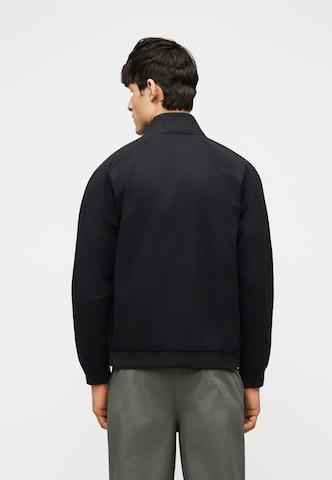 melns Lyle & Scott Starpsezonu jaka