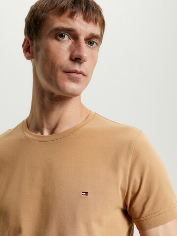 TOMMY HILFIGER Slim Fit T-Shirt in Braun