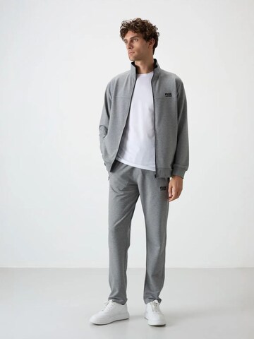 Tommy Life Sweatsuit in Grey