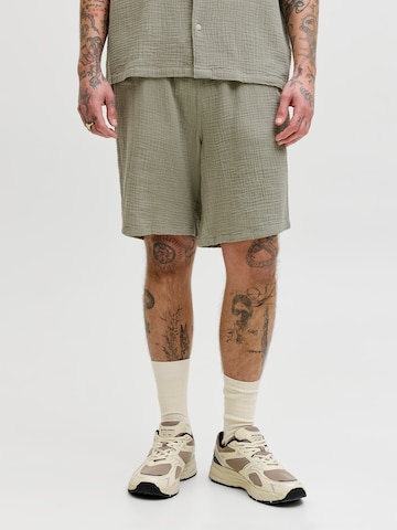 JACK & JONES Loose fit Trousers 'JPSTJAIDEN PATRAS' in Green: front