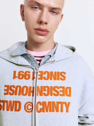 Pull&BearGornji dio trenirke 'STWD' - siva boja