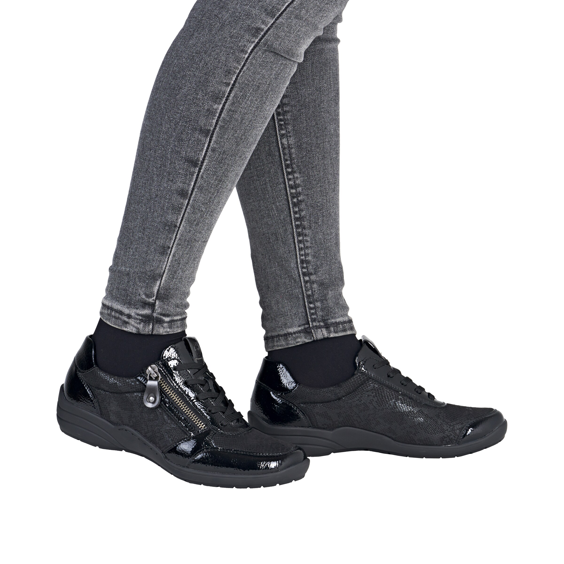 Baskets basses REMONTE en noir