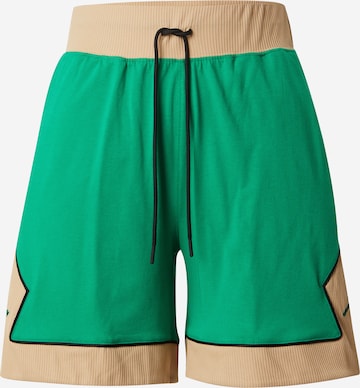 Jordan Regular Sportshorts in Grün: predná strana