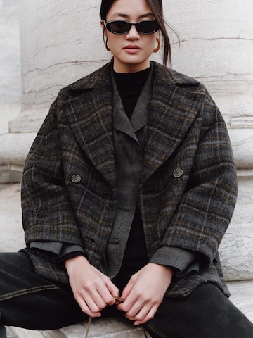 MANUKA Winter Jacket in Grey: front
