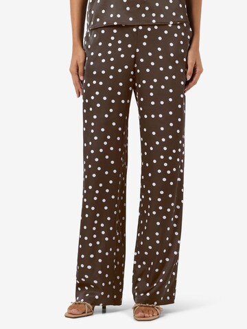 Loosefit Pantaloni di Noisy may in marrone: frontale