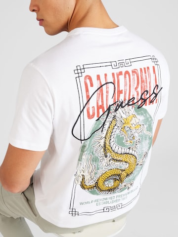 GUESS Тениска 'CALIFORNIA DRAGON' в бяло