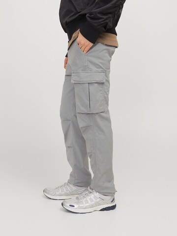 Tapered Pantaloni cargo 'JPSTAce JJTucker' di JACK & JONES in grigio