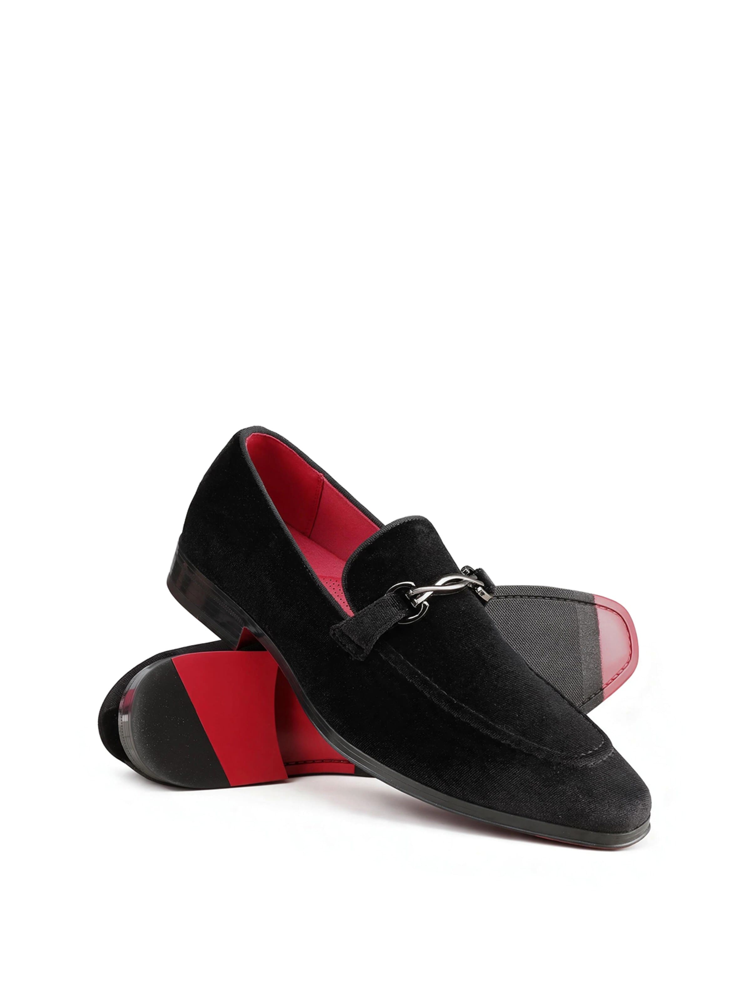 Slipper di Bruno Marc in nero