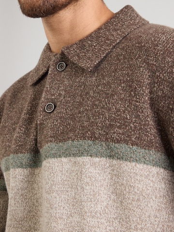 LEVI'S ® Sweater in Brown