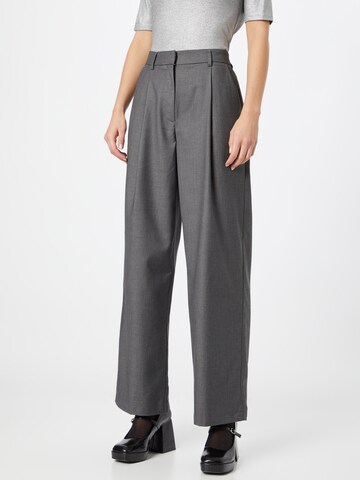 PIECES Wide leg Pleat-Front Pants 'Ofelia' in Grey: front