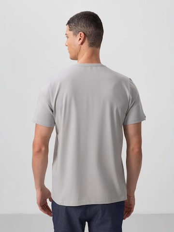Tommy Life Shirt in Grey