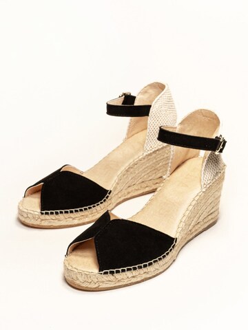Alhamas Strap sandal 'Alpargata Cuña 7 cm' in Black