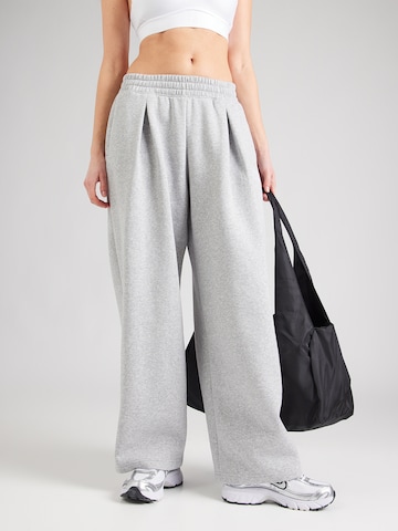 UNDER ARMOUR Wide Leg Sporthose in Grau: Vorderseite