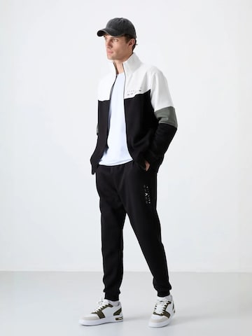 Tommy Life Tracksuit 'Aktive Sets' in White: front