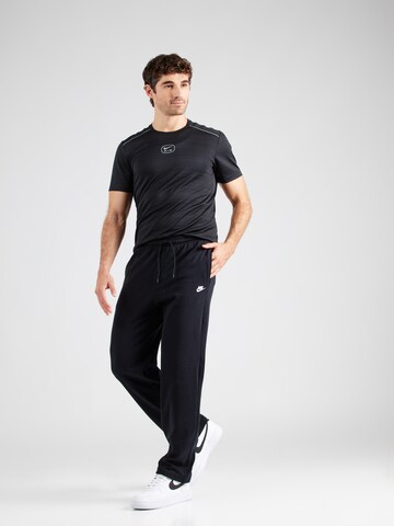 Tapered Pantaloni 'Club' di Nike Sportswear in nero