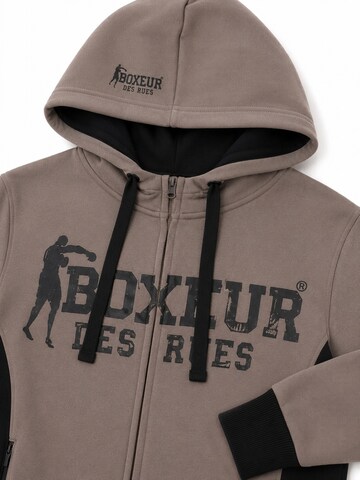 Boxeur des Rues Sweatshirt 'Herren Hoodie Fitted Boxeur des Rues mit Reißverschluss und Kapuze, Taupe-Beige, Schwarzes Logo, Baumwolle' in Beige