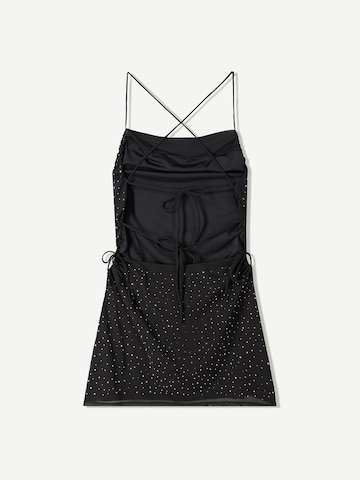 Bershka Obleka | črna barva