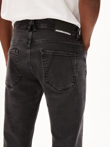 ARMEDANGELS Slimfit Jeans 'IAAN' in Grijs