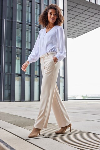 regular Pantaloni di LASCANA in beige