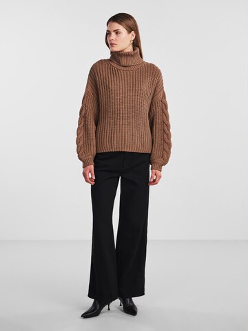 Pull-over 'SANNE' YAS en marron