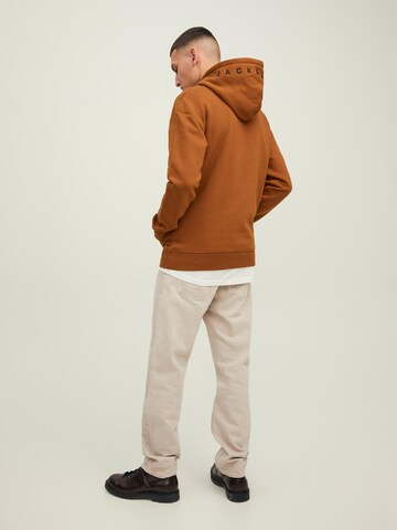 JACK & JONES - Sudadera 'STAR ROOF' en marrón