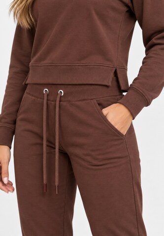 Elara Set in Brown