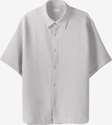 Bershka Regular fit Button Up Shirt in Grey: front