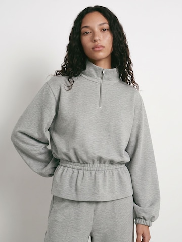 Sweat-shirt 'ILSE' HYPEDROP en gris : devant