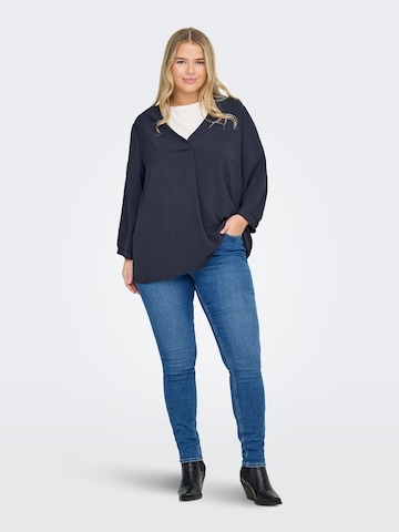 ONLY Carmakoma - Blusa 'Carmetta' en azul