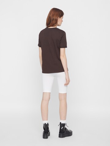 PIECES Skinny Shorts 'London' in Weiß