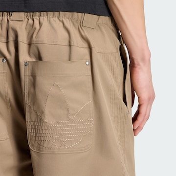 ADIDAS ORIGINALS - Perna larga Calças 'Premium Essentials' em verde