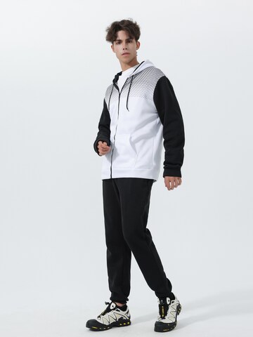 YOUTHUP Sports Suit in Black