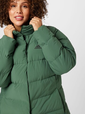 ADIDAS SPORTSWEAR - Chaqueta de montaña 'Helionic Down ' en verde