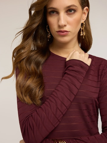 MOTIVI - Top en rojo