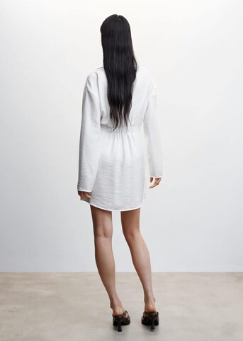Robe-chemise 'Power' MANGO en blanc