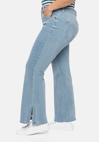 SHEEGO Flared Jeans in Blauw