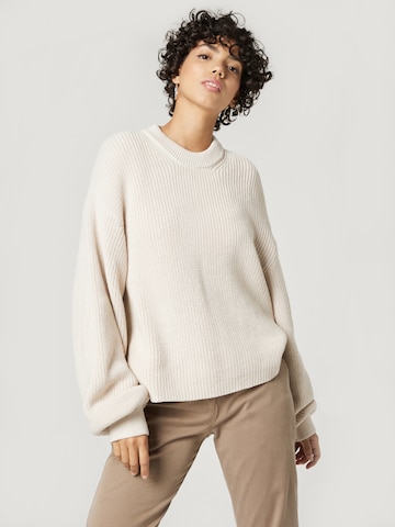 Pull-over 'Clara' A LOT LESS en blanc