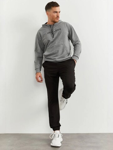 Tommy Life Sweat suit 'Aktive Sets' in Grey