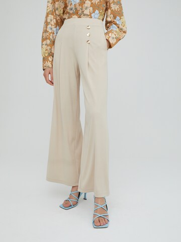 EDITED Wide leg Broek 'Jamie' in Beige: voorkant