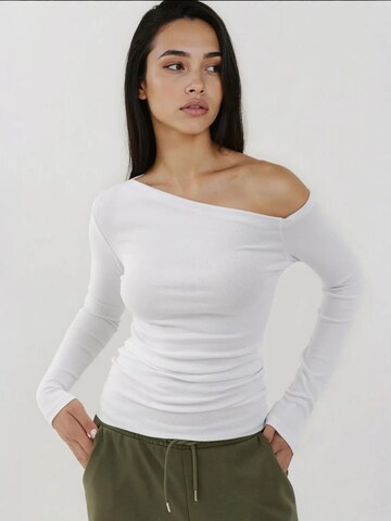 Top di Hiccup in bianco